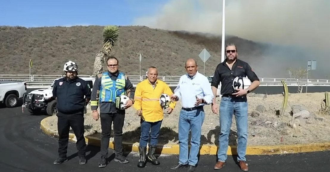 Querétaro: Autoridades atienden incendio.