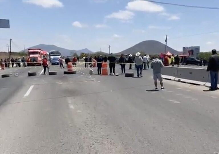 Querétaro: Bloqueo de carretera habitantes de Boyé Cadereyta