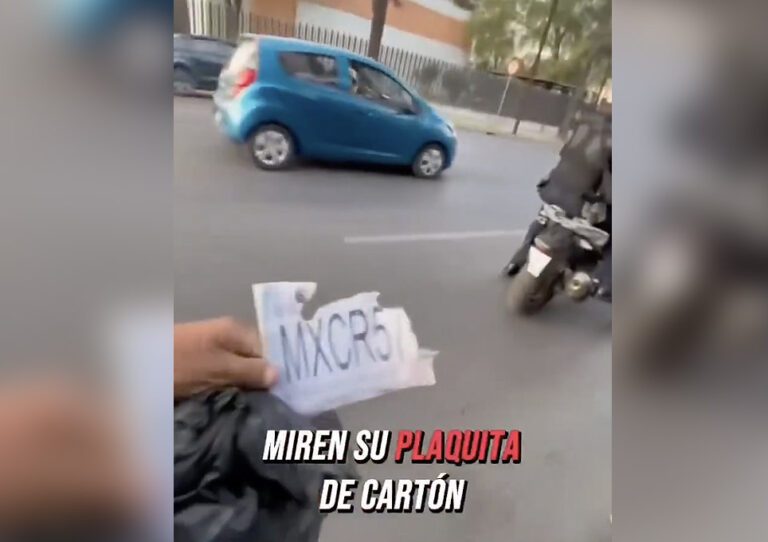 Ciudad de México: Exhibe a policías