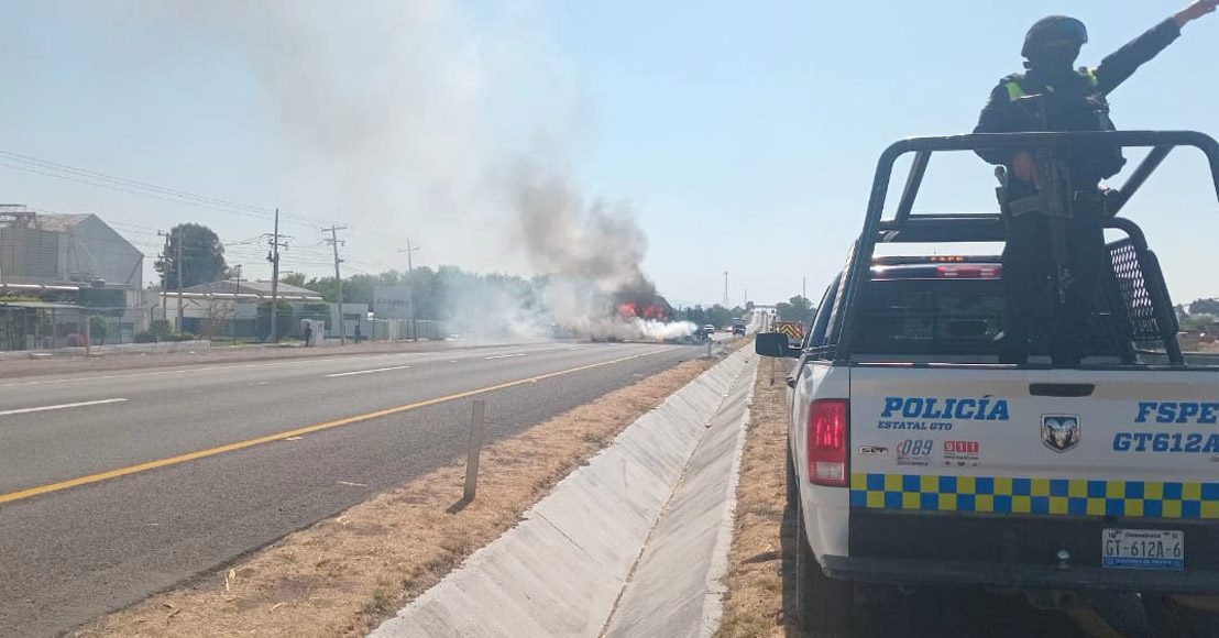 México: Grupos delincuenciales incendiaron vehículos y bloquearon carreteras en Michoacán y Guanajuato