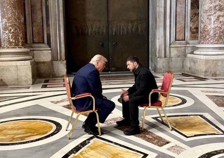 Trump y Zelenskyy en Roma.