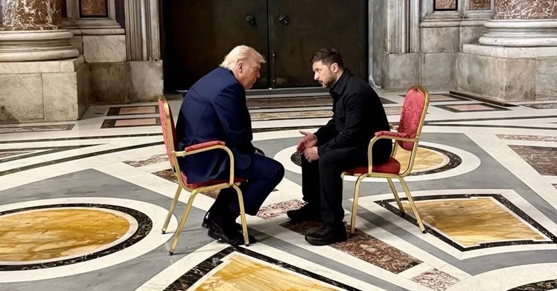 Internacional Se reúnen Trump y Zelenskyy en la Basílica de San Pedro