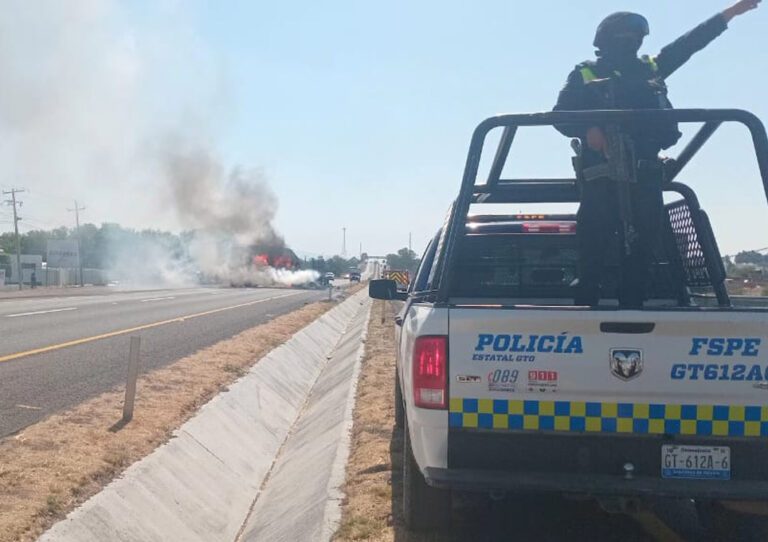Bloqueos carreteros en Michoacán y Guanajuato