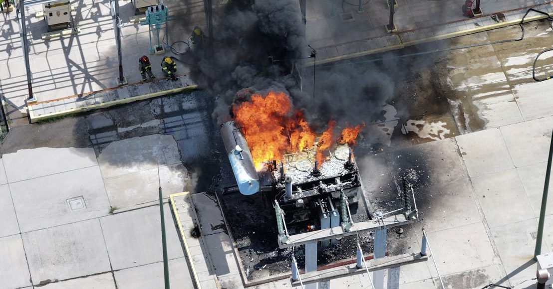 Querétaro: Controlan incendio de transformador en subestación de la CFE