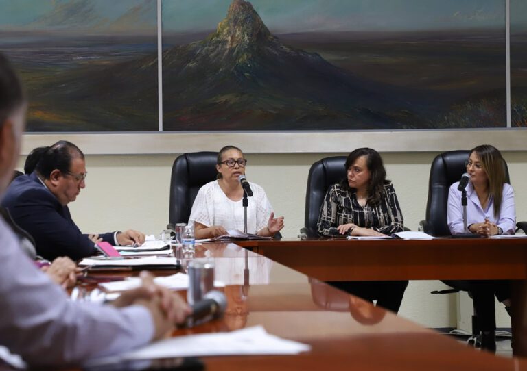 Querétaro: Diputadas van a la UAQ y acuerdan retirar su iniciativa