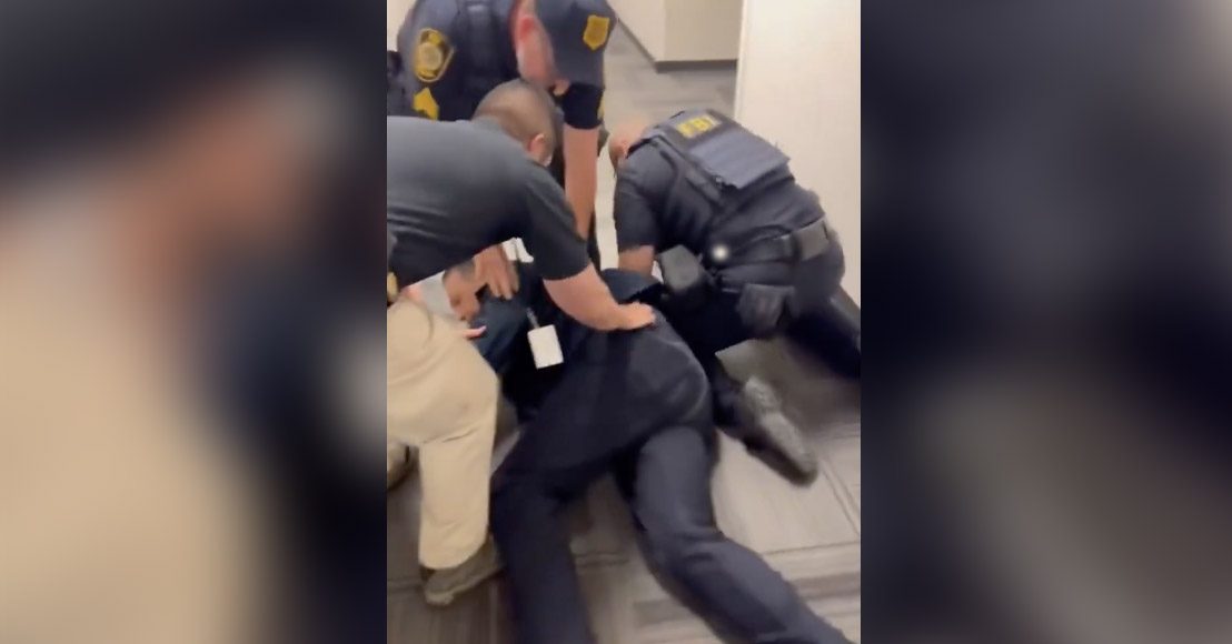 Estados Unidos:Esposan a senador que intentaba cuestionar a la secretaria Kristi Noem