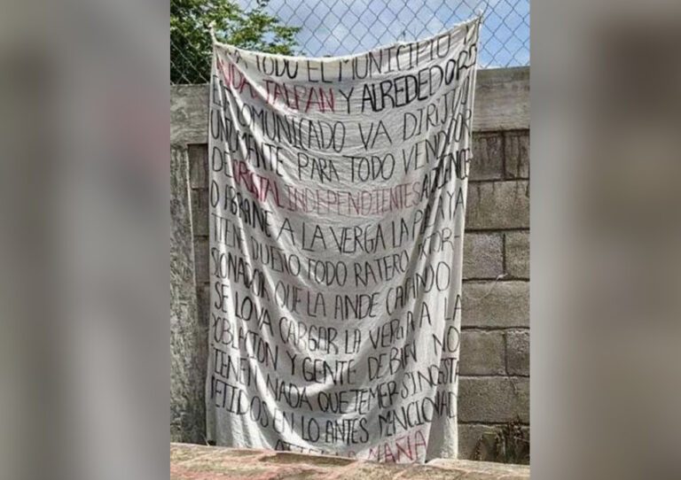 Querétaro: Manta en el municipio de Landa de Matamoros