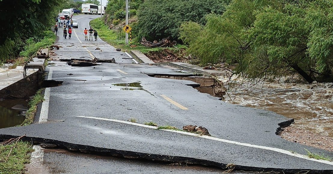 Así quedó el puente de la Carretera Estatal 110 en Querétaro