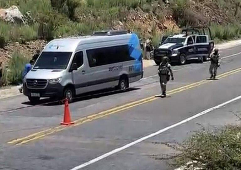 Camioneta con turistas atacada en Saín Alto