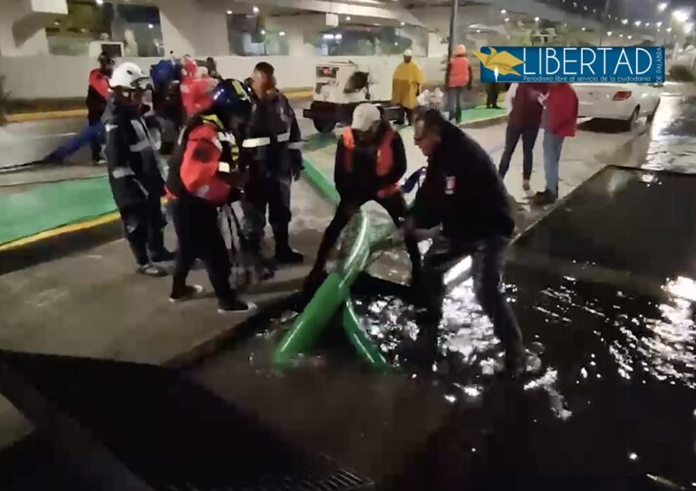 Querétaro: Cárcamo en Paseo 5 de Febrero.
