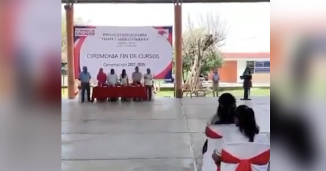 México: En su discurso de graduación, estudiante acusa a docentes de acoso