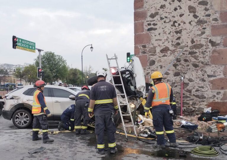 Choque en Los Arcos Querétaro