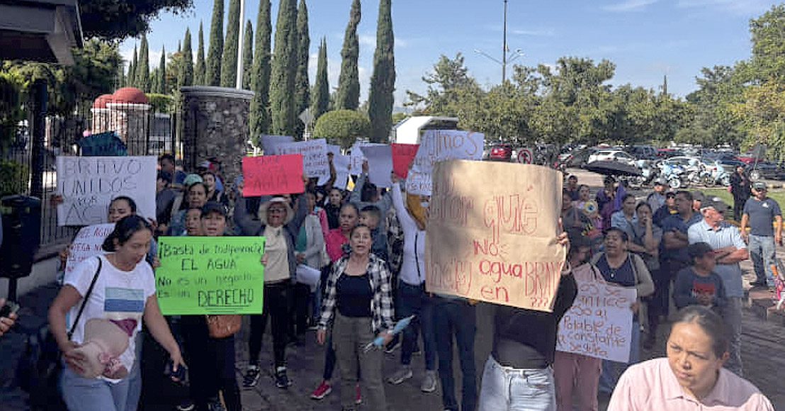 Querétaro: "¡Que salga Chepe!", protestan por desabasto de agua en Corregidora