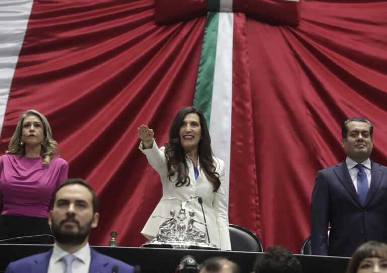 Cámara de Diputados: Kenia López asume como presidenta de la Mesa Directiva.