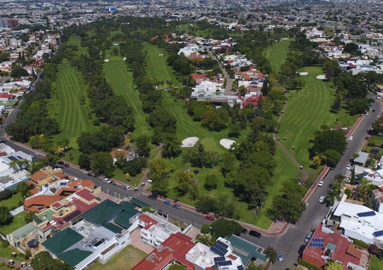 Robo a casa habitación con violencia en el Club Campestre de Querétaro