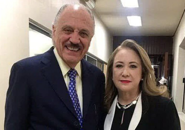 El empresario José María Riobóo y Yasmín Esquivel Mossa, esposos.
