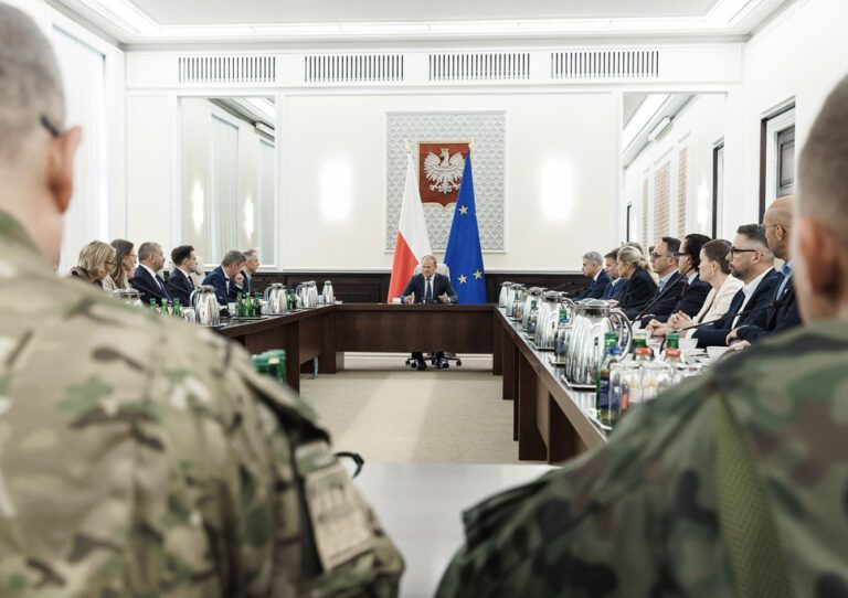 El primer ministro de Polonia, Donald Tusk, convocó a una reunión