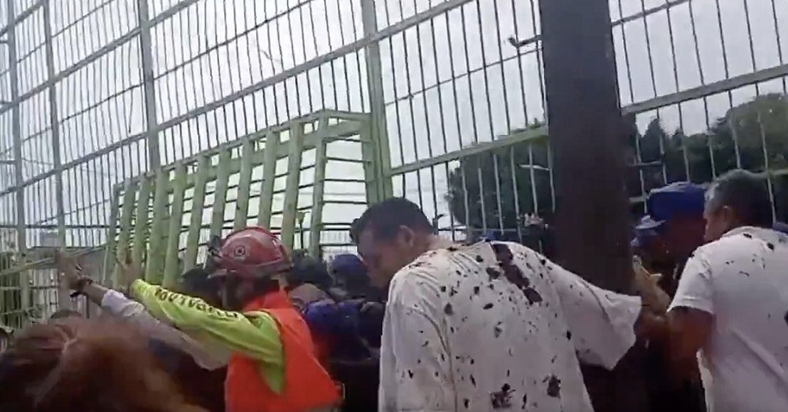 Ciudad de México: En Iztapalapa le lanzan lodo a la alcaldesa tras inundaciones