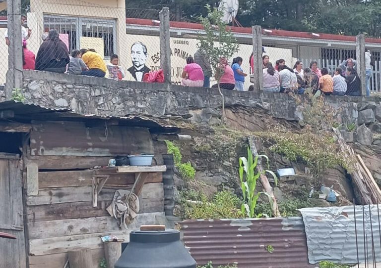Querétaro: Escuelas sin docentes.