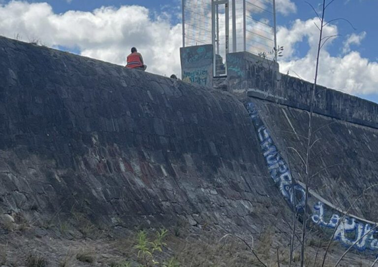 Querétaro: Rescatan a mujer de la Presa Centenario en Tequisquiapan
