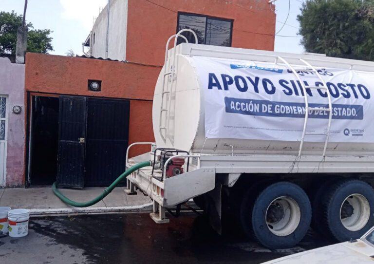 Distribución de agua mediante pipas de la CEA