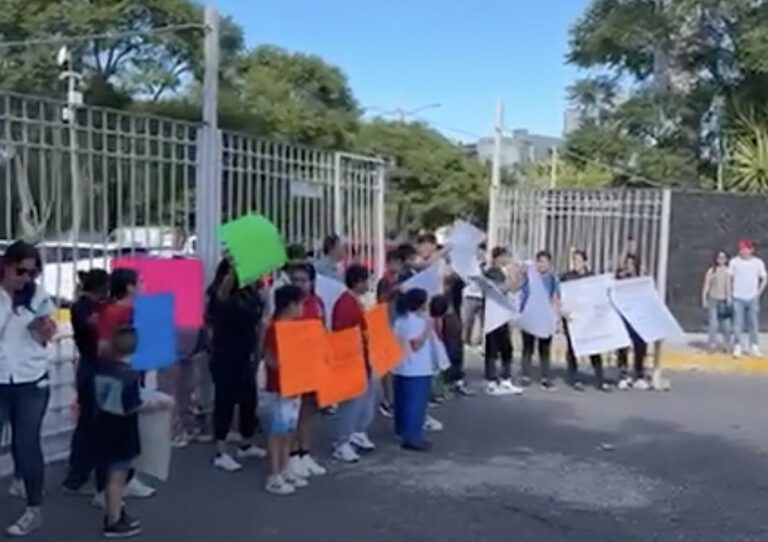 Manifestación en el Parque Querétaro 2000 Indereq
