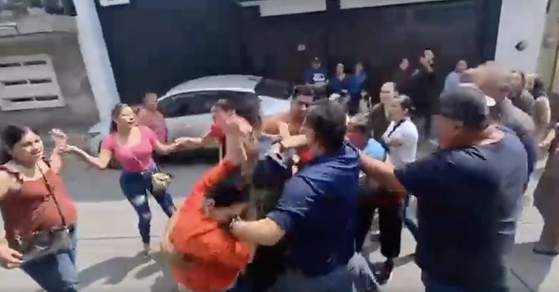 México: Empellones y acusaciones en la elección interna de Morena en Uruapan
