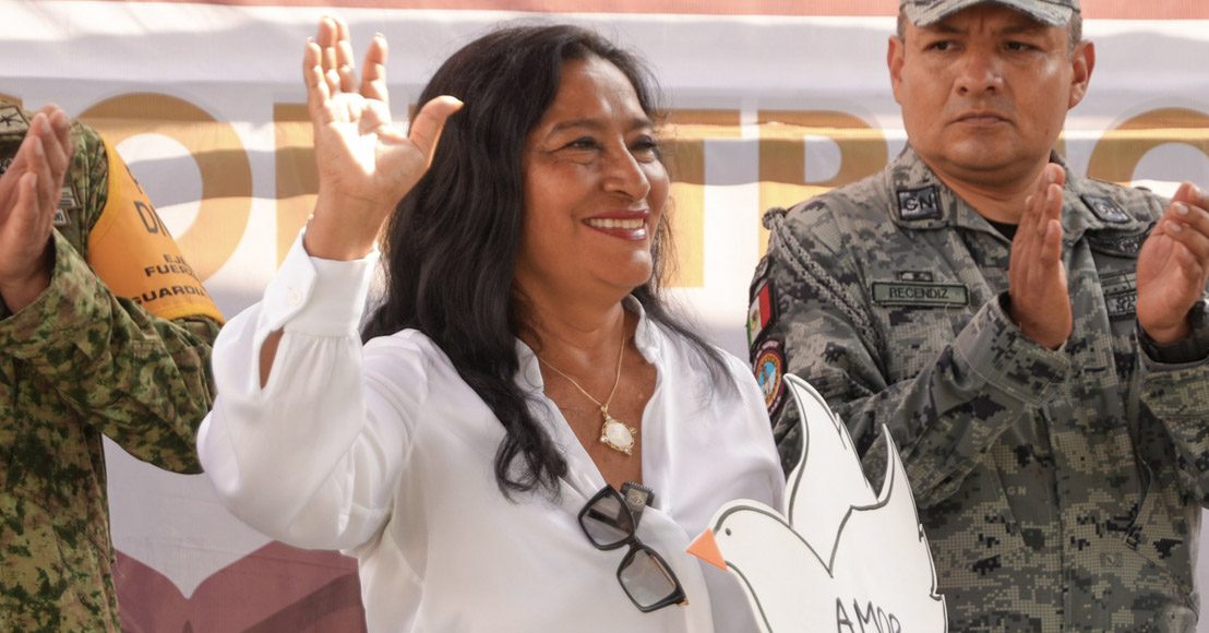 México: Exhiben a alcaldesa con collar de 227 mil y ella asegura que se lo regaló el pueblo