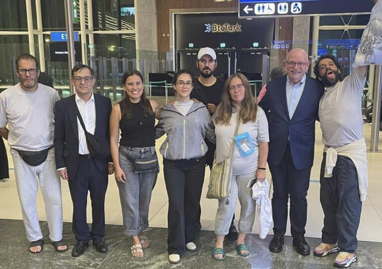 Mexicanas y mexicanos repatriados de la Global Sumud Flotilla
