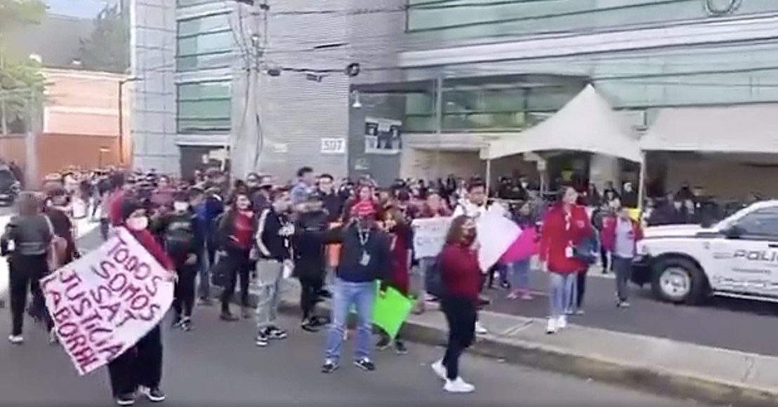 México: Trabajadores del SAT lanzan paro nacional brazos caídos para exigir derechos laborales