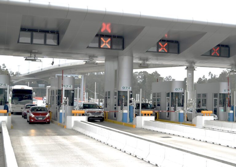 Querétaro: caseta de cobro en carretera