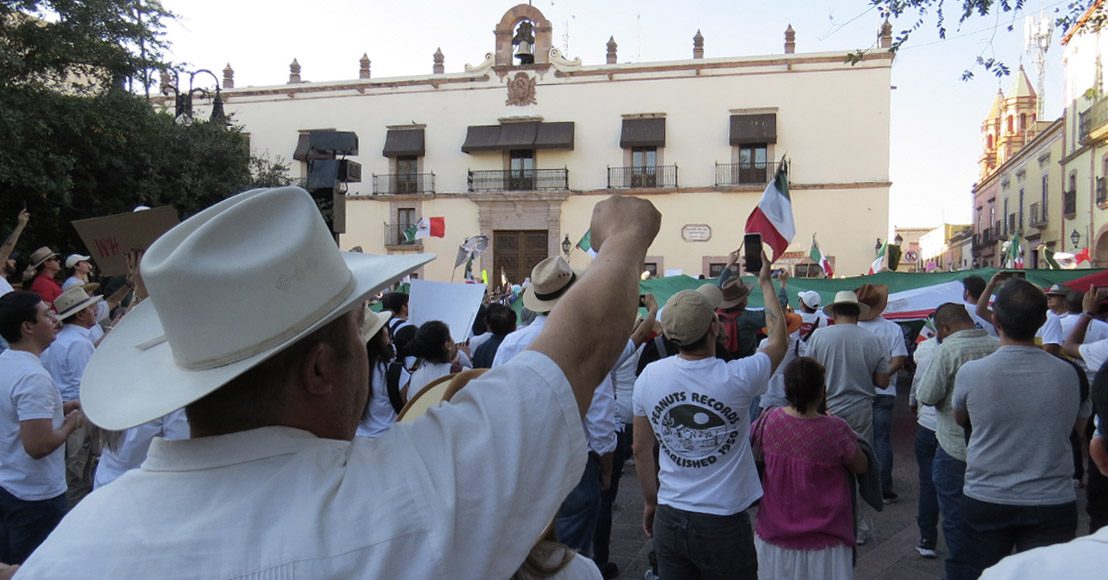 Concentración en la plaza de armas de Querétaro