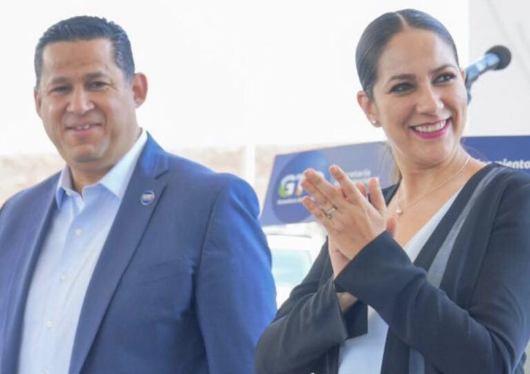 Diego Sinhue y Libia Dennise