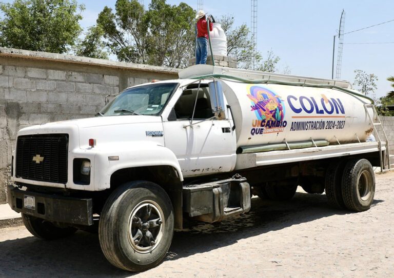 Pipas de agua en Colón