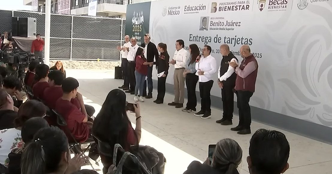 Querétaro: Entrega de tarjetas becas Benito Juárez