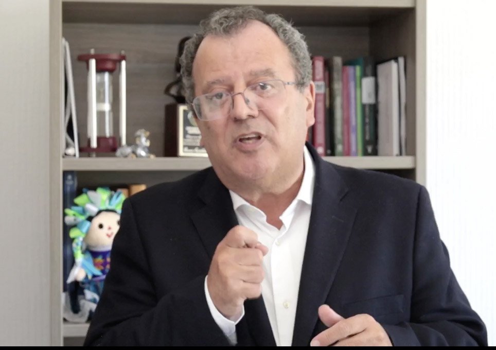 El diputado federal y exrector de la UAQ, Gilberto Herrera
