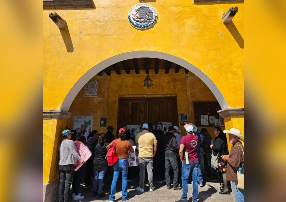 Protesta en la presidencia municipal de Peñamiller, Querétaro
