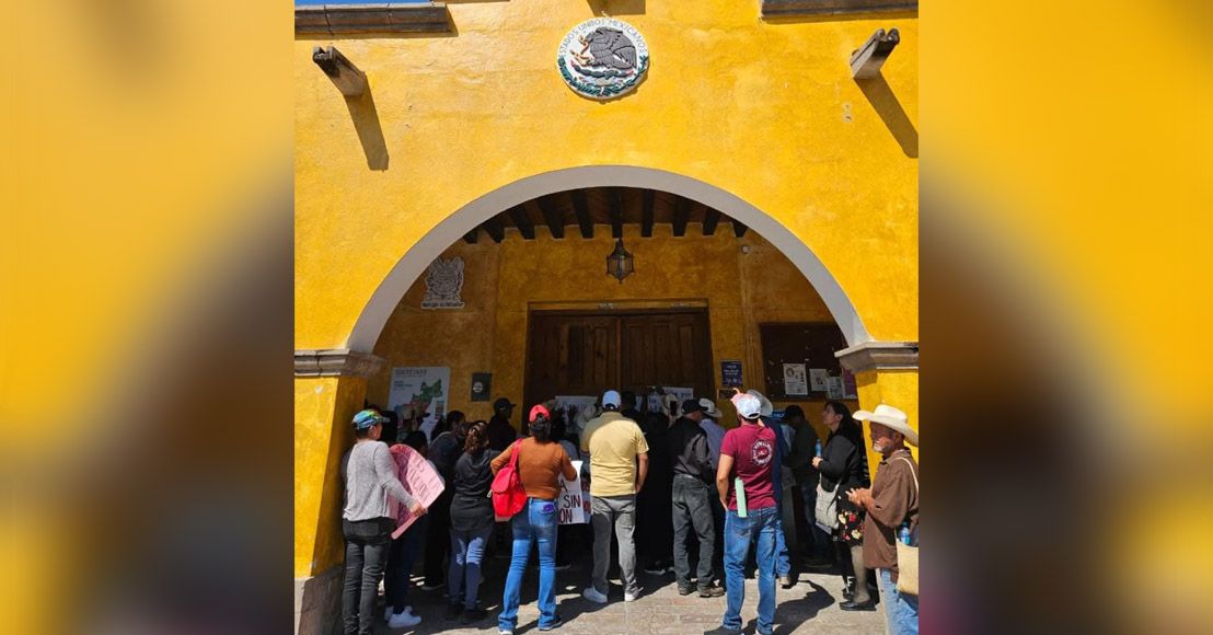 Querétaro: Siguen sin escuchar al pueblo, habitantes mantienen cerrada presidencia de Peñamiller