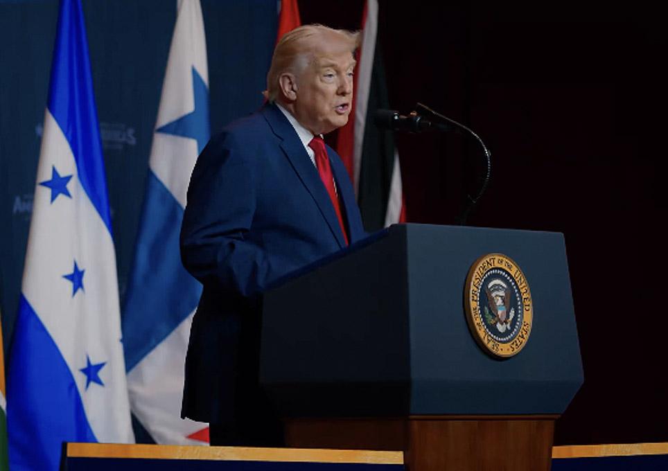 El presidente Donald Trump en la cumbre con otros mandatarios, denominada "Escudo de las Américas"