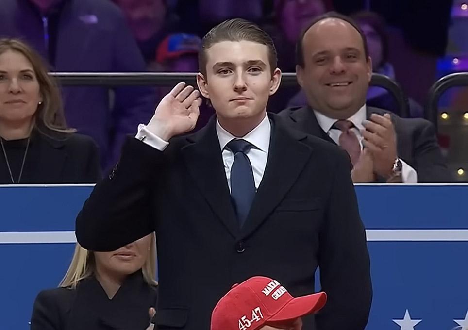 El presidente Trump presentó a su hijo Barron en enero de 2025 y destacó su estatura