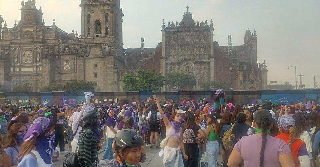 México: Queremos vivir sin miedo Miles de mujeres pintan de morado el Zócalo