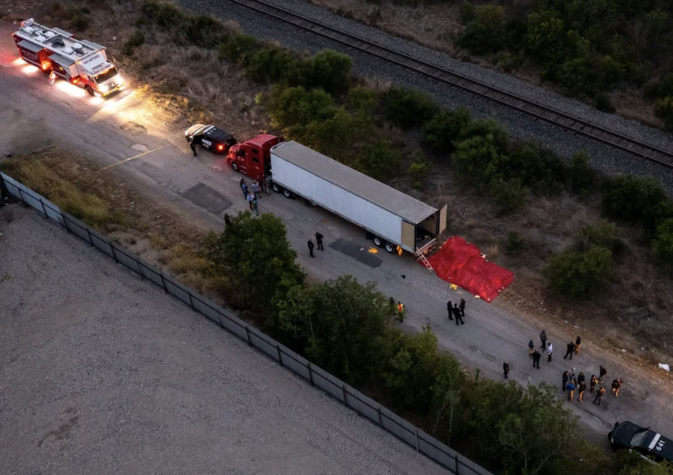 Estados Unidos: Migrantes encontrados en la caja de un tráiler en 2022