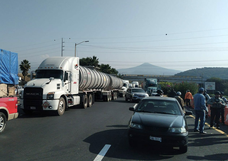 Transportistas preparan paro nacional para este lunes 06 de abril en México