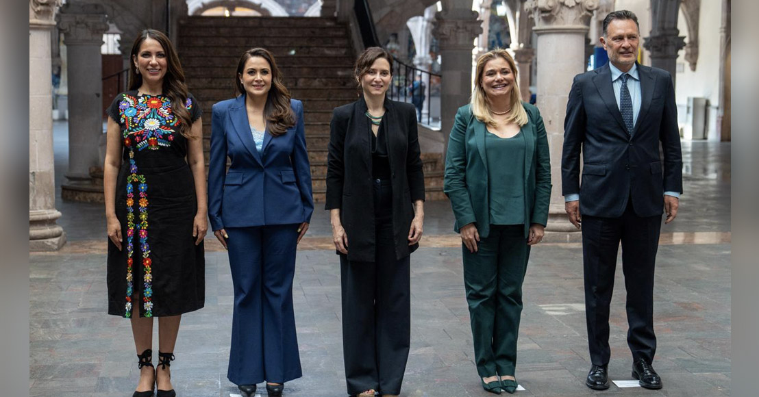 Gobernador de Querétaro posa para la foto con Isabel Díaz Ayuso en su visita a México