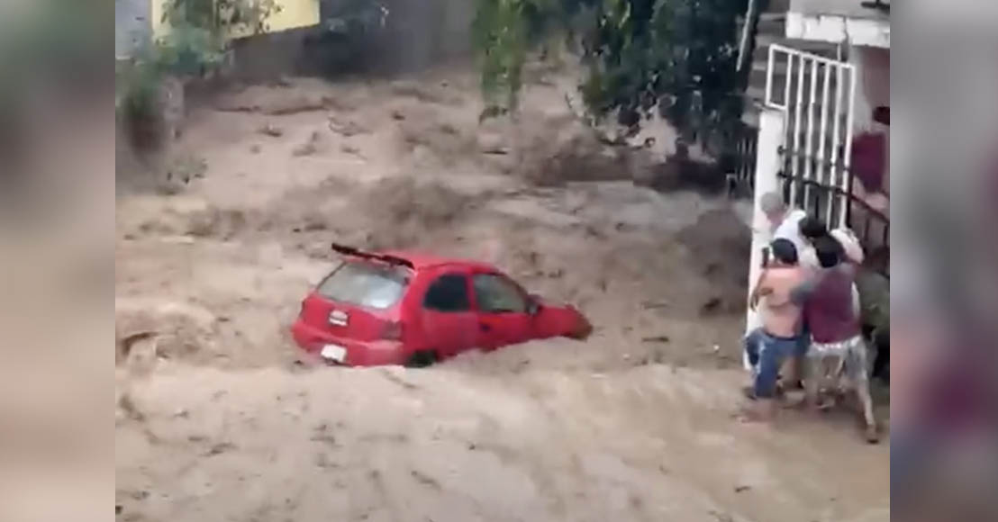 Querétaro: Arroyo en Pinal de Amoles arrastra vehículos tras lluvia