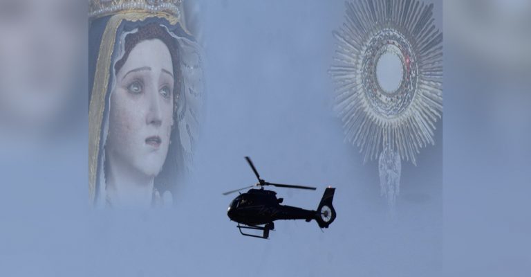 Ahora sacan a “Jesús Eucaristía” y a la Virgen de los Dolores en helicóptero por Covid-19