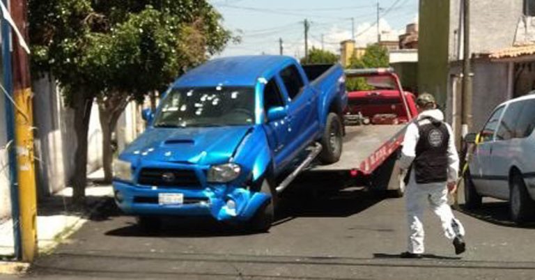 Balacean camioneta con niños en Querétaro