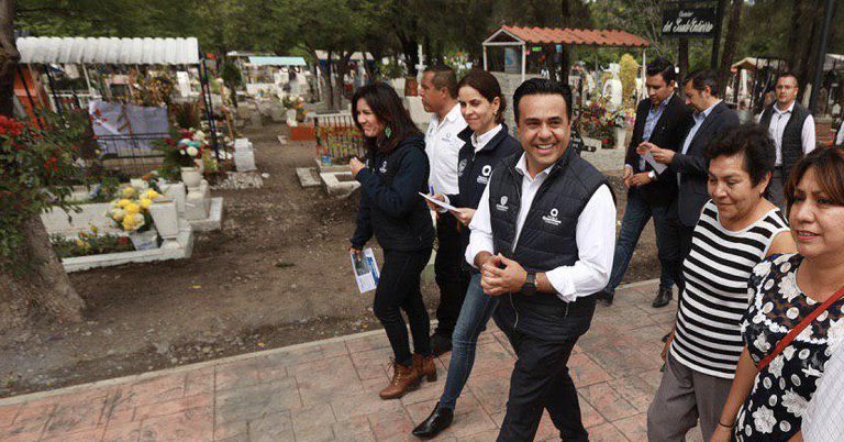 En grabación, revelan cobros por espacios en panteón municipal