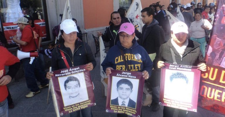 Las 3 madres de Ayotzinapa que no vieron al Presidente