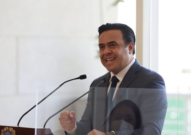 Luis Bernardo Nava deja el cargo por 90 días